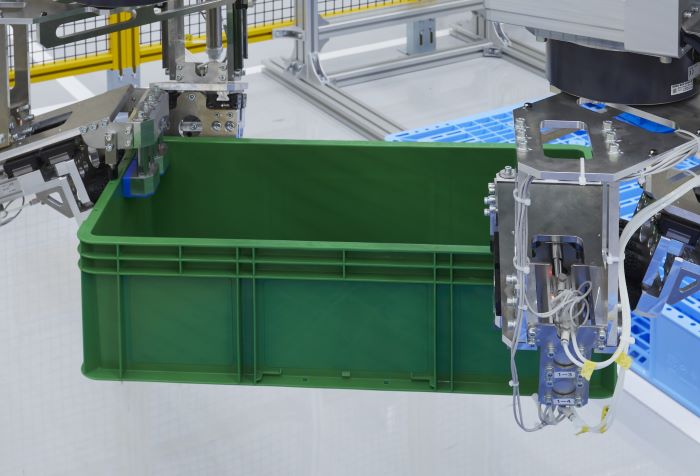 パレパンマンは、様々な形状のコンテナを同一ハンドで搬送可能（コンテナ形状その1）